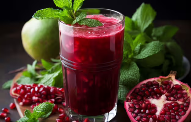 Fresh Mint and Pomegranate Juice