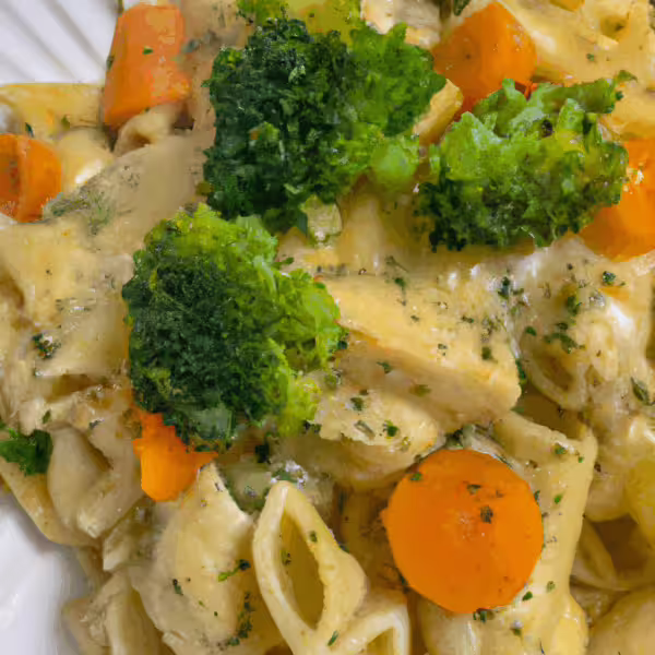 Cheesy Chicken Pasta with Broccoli and Carrots