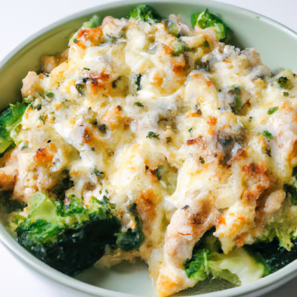 Cheesy Chicken and Broccoli Bake