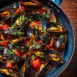 Mussels With Tomatoes and Garlic