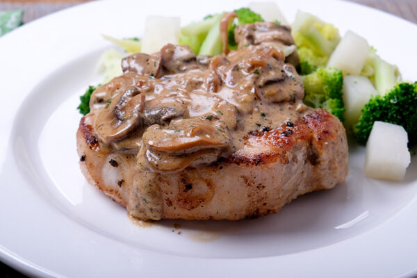 Pork Chops with Creamy Mushroom Sauce
