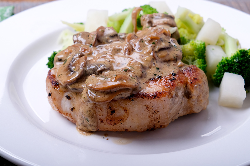 Pork Chops with Creamy Mushroom Sauce