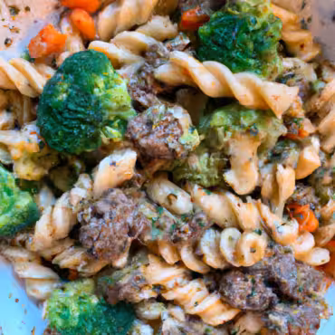 Cheesy Broccoli and Hamburger Pasta